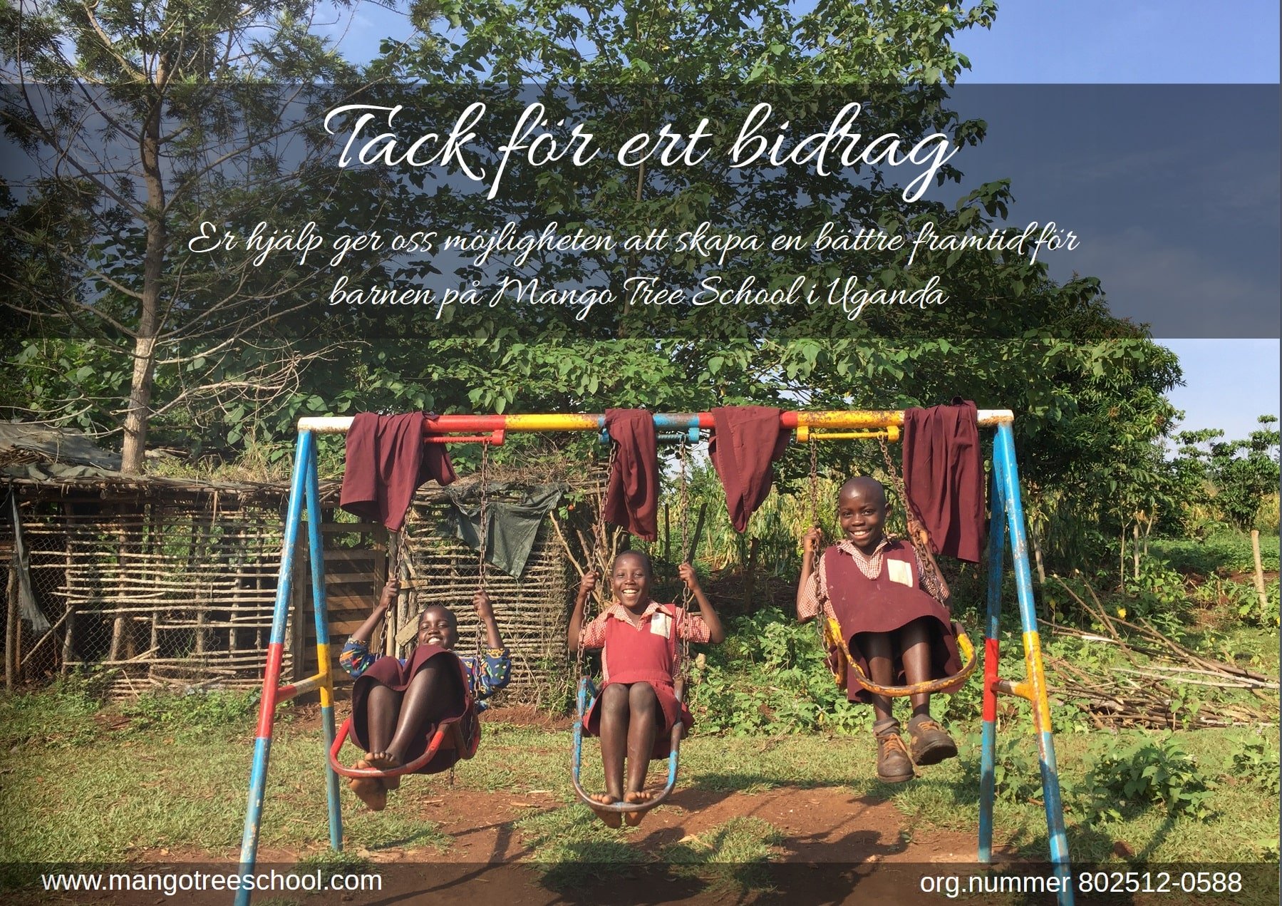 Mango Tree School, barn i Afrika gungar i en gunga